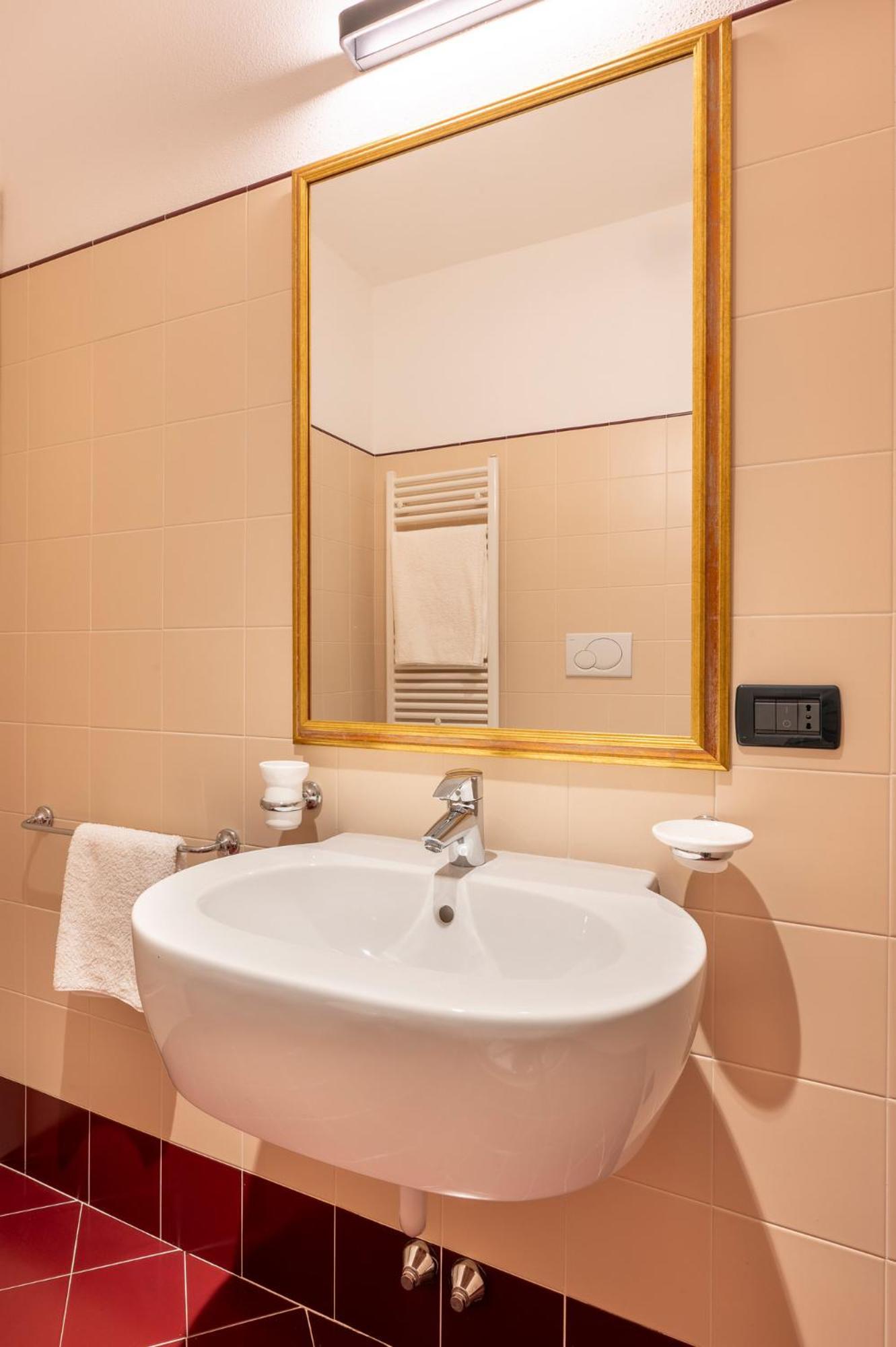 Raggi Aparthotel *